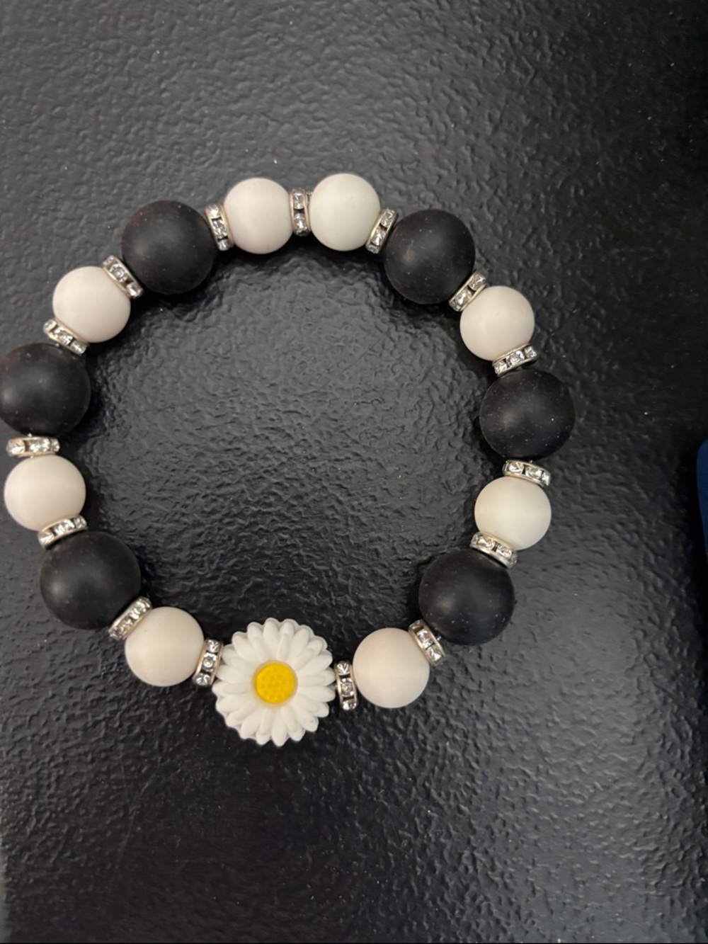 Daisy Accent Black & White Beaded Stretch Bracelet
